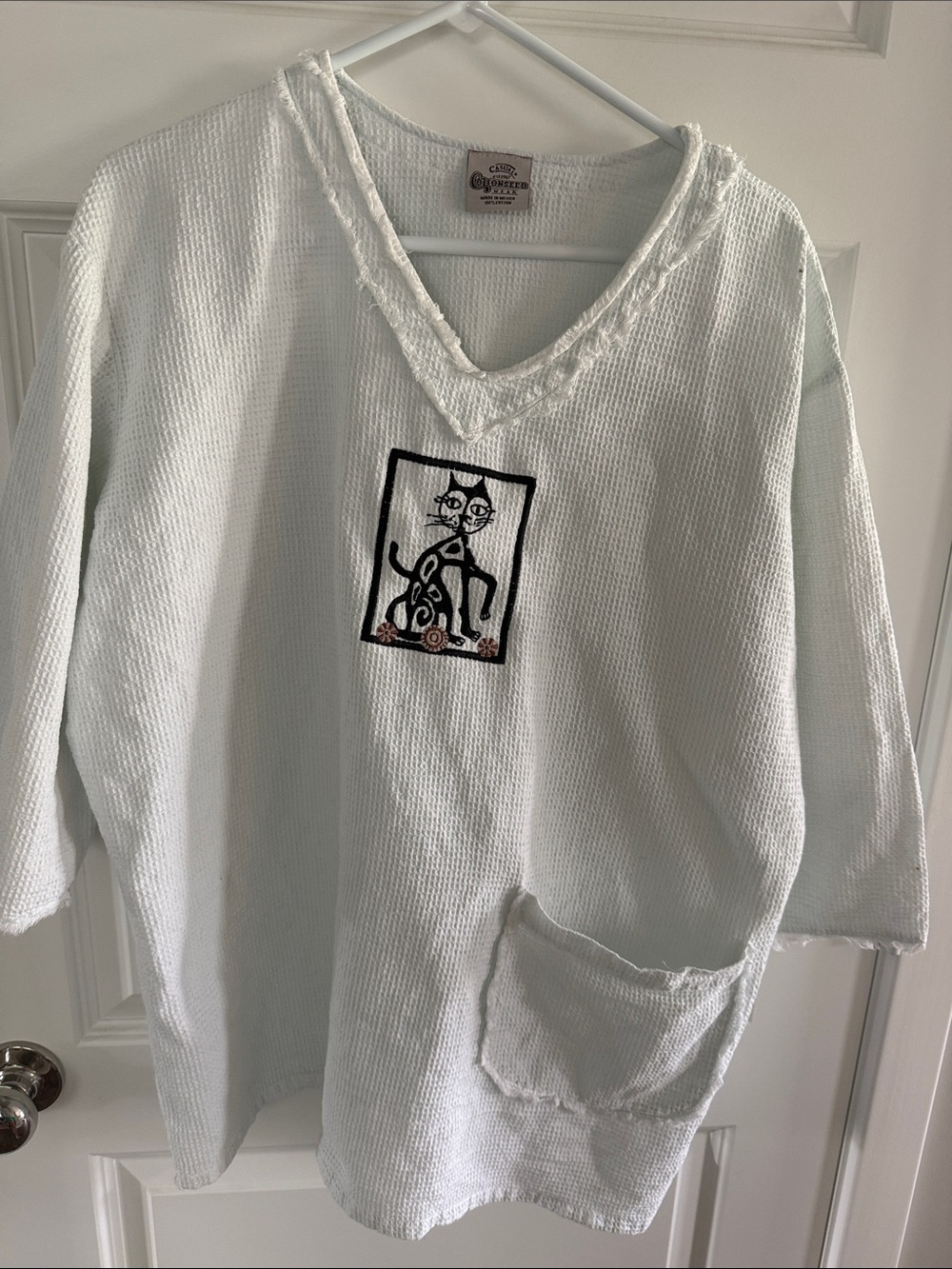 White Waffle-Knit Top with Cat Graphic COTTONSEED WEAK COVER UP SHIRT tunic